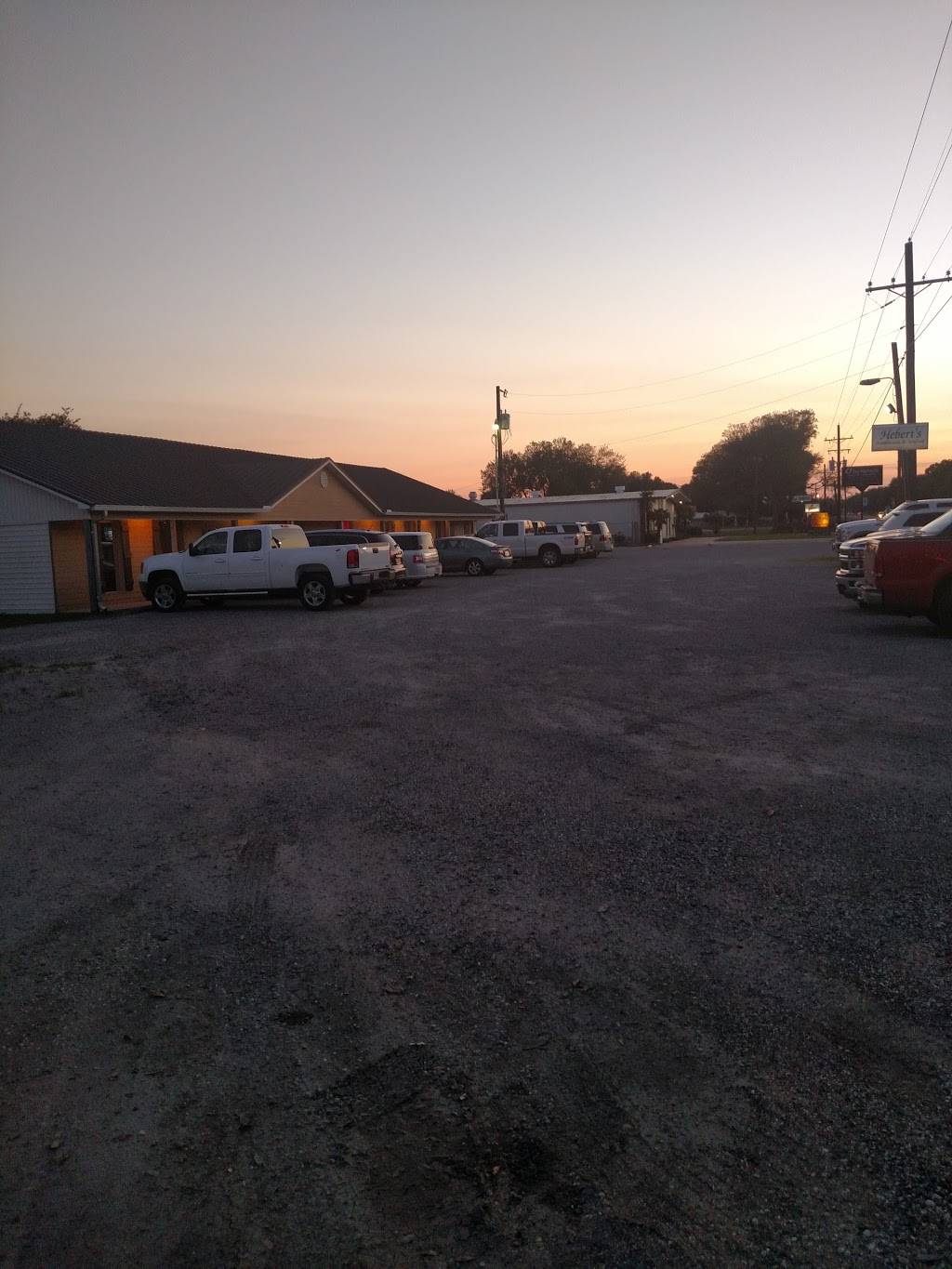 Heberts Steak House | restaurant | 15013 Veterans Memorial Dr, Kaplan, LA 70548, USA | 3376432933 OR +1 337-643-2933