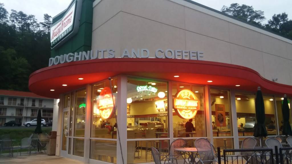 Krispy Kreme | bakery | 4074 Parkway, Pigeon Forge, TN 37863, USA | 8654283222 OR +1 865-428-3222