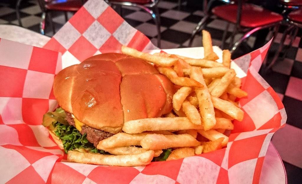 Cakes & Cream Fifties Diner & Drive In | restaurant | 2805 W 76 Country Blvd, Branson, MO 65616, USA | 4173344929 OR +1 417-334-4929