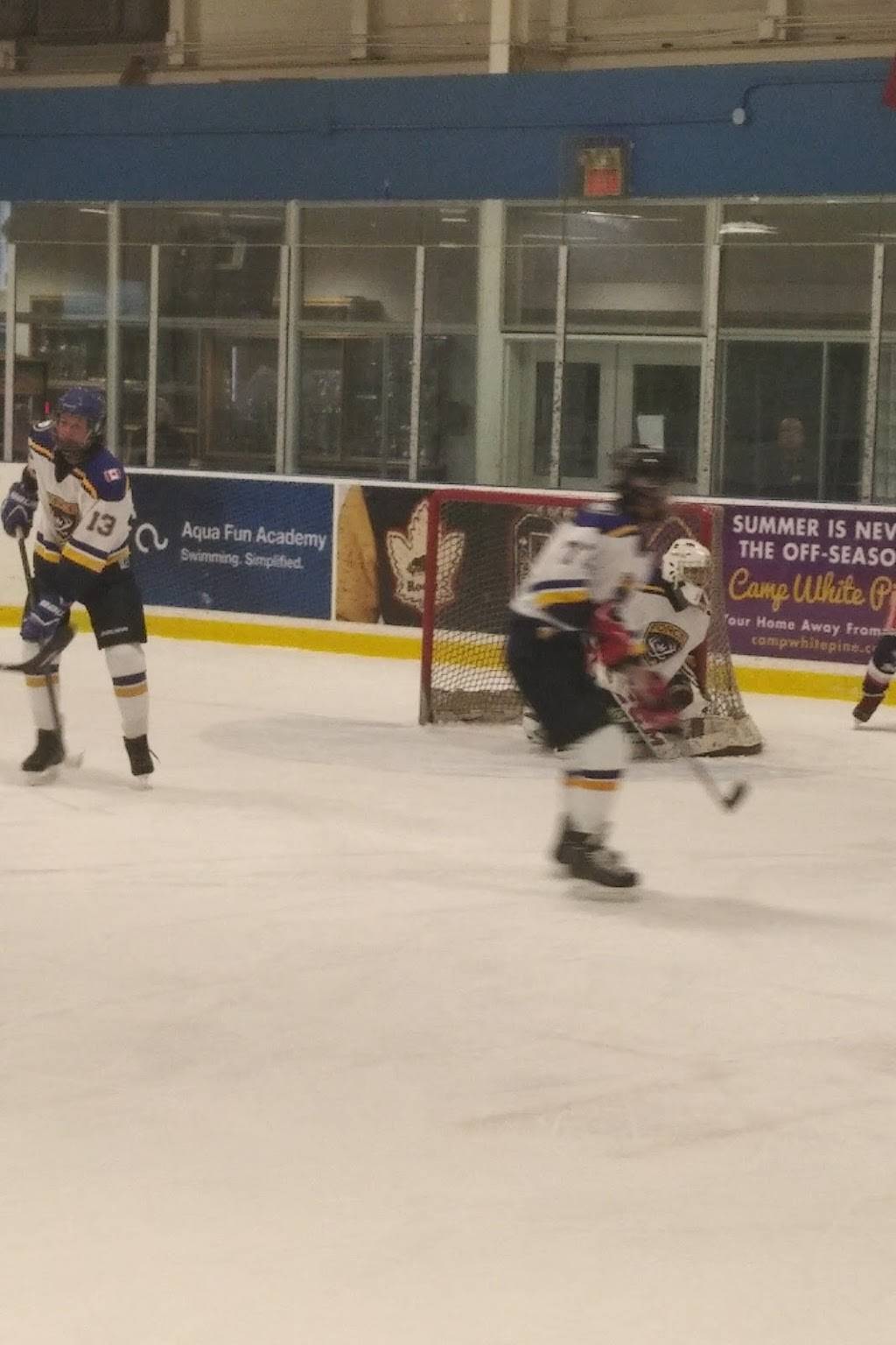 Larry Grossman Forest Hill Memorial Arena | restaurant | 340 Chaplin Crescent, Toronto, ON M5N 2N3, Canada | 4164881800 OR +1 416-488-1800