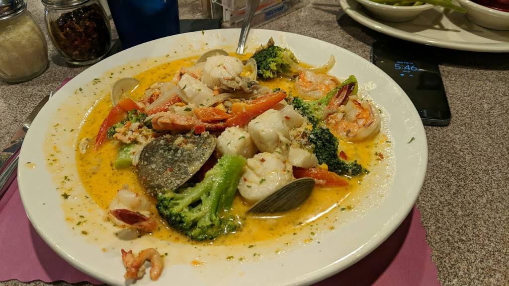 Vels Family Restaurant & Lounge | restaurant | 2352 Cranberry Hwy, West Wareham, MA 02576, USA | 5082953224 OR +1 508-295-3224