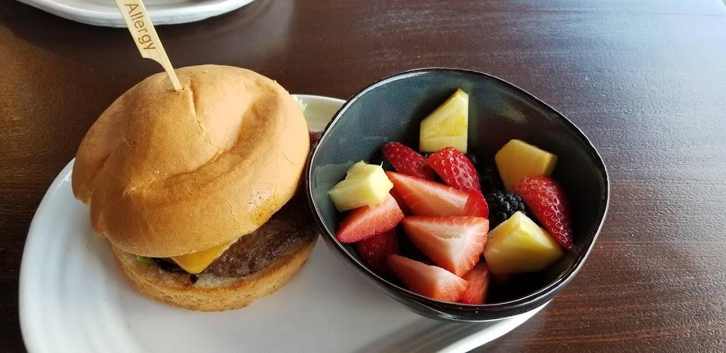 Geyser Point Bar & Grill | restaurant | 901 Timberline Dr, Lake Buena Vista, FL 32830, USA | 4079395277 OR +1 407-939-5277