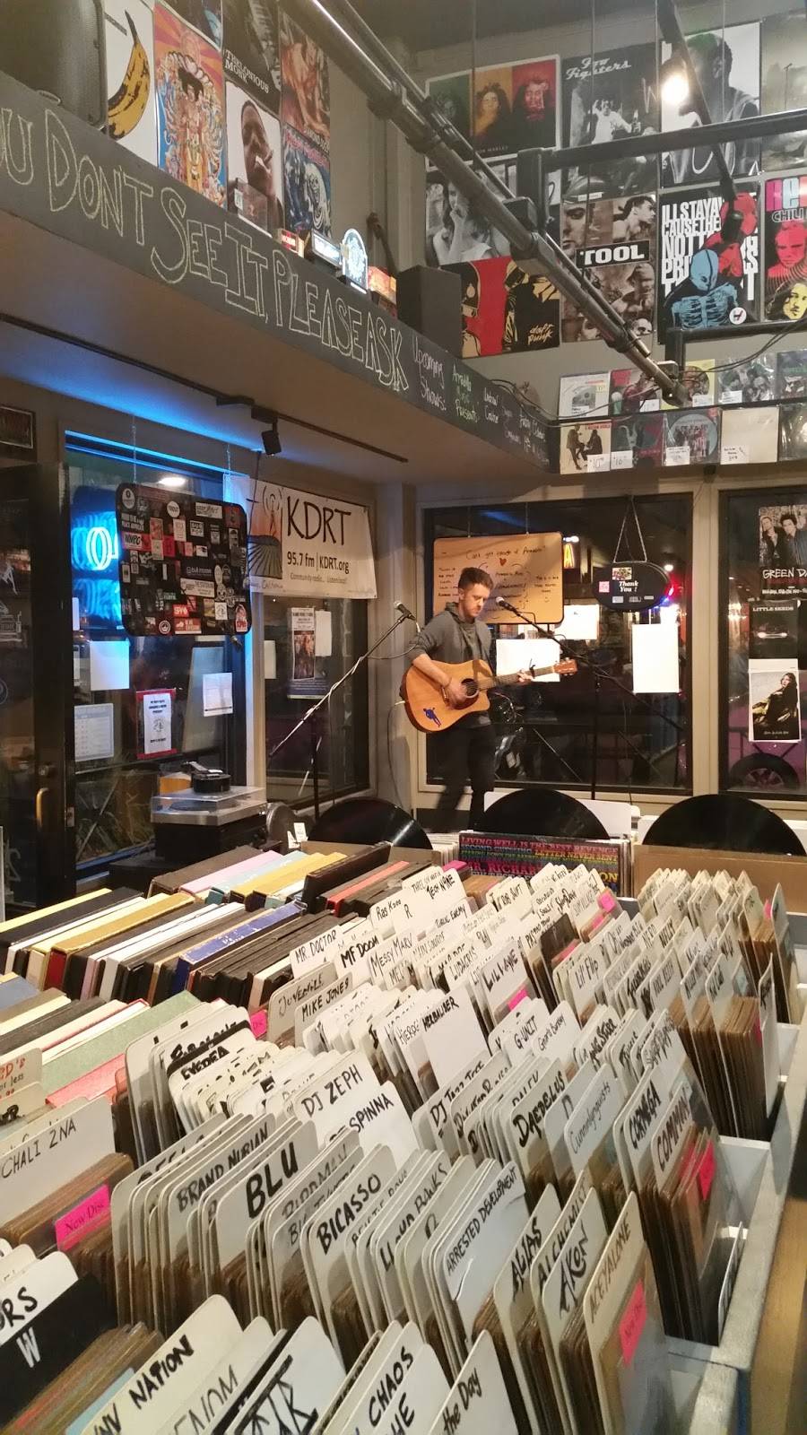 Armadillo Music | restaurant | 207 F St, Davis, CA 95616, USA | 5307588058 OR +1 530-758-8058