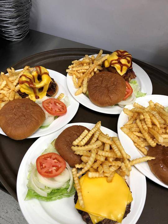 Diner 24 | restaurant | 512 E Oak St, Fairbury, IL 61739, USA | 8156922220 OR +1 815-692-2220