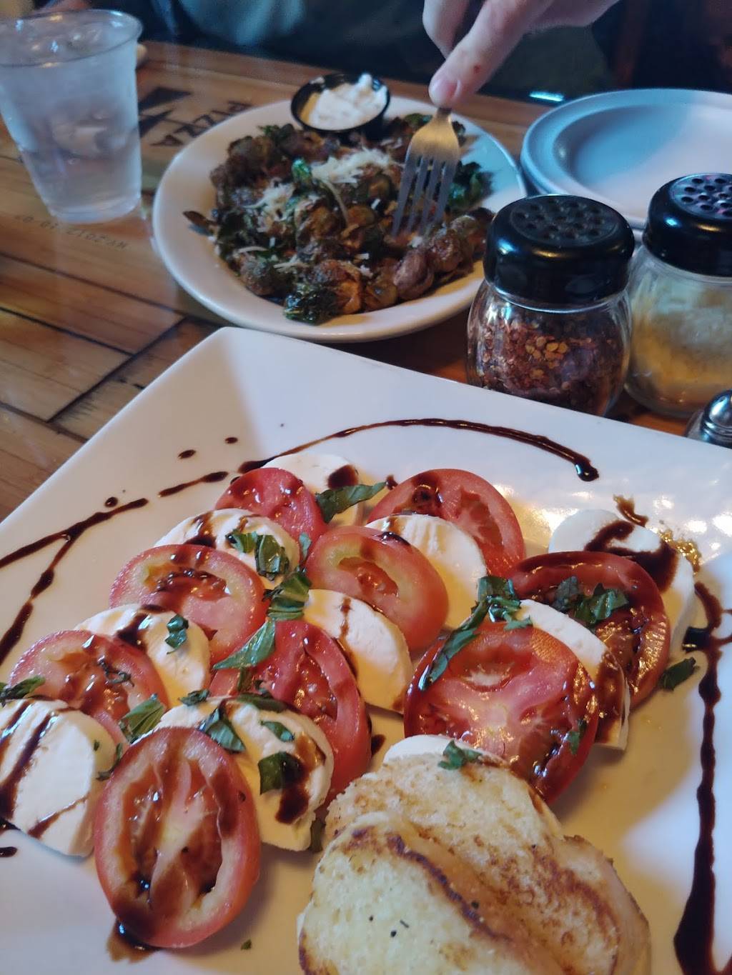 Riverwest Pizza | restaurant | 53212, 930 E Wright St, Milwaukee, WI 53212, USA | 4142699703 OR +1 414-269-9703