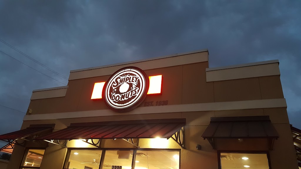 Shipley Do-Nuts | meal takeaway | 7220 Antoine Dr, Houston, TX 77088, USA | 2814456437 OR +1 281-445-6437