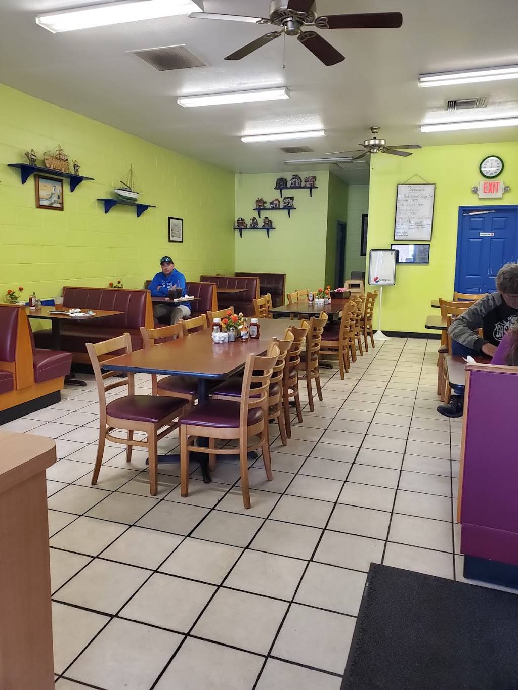 Teds Restaurant | restaurant | 18651 US-301 #2, Citra, FL 32113, USA | 3525953354 OR +1 352-595-3354