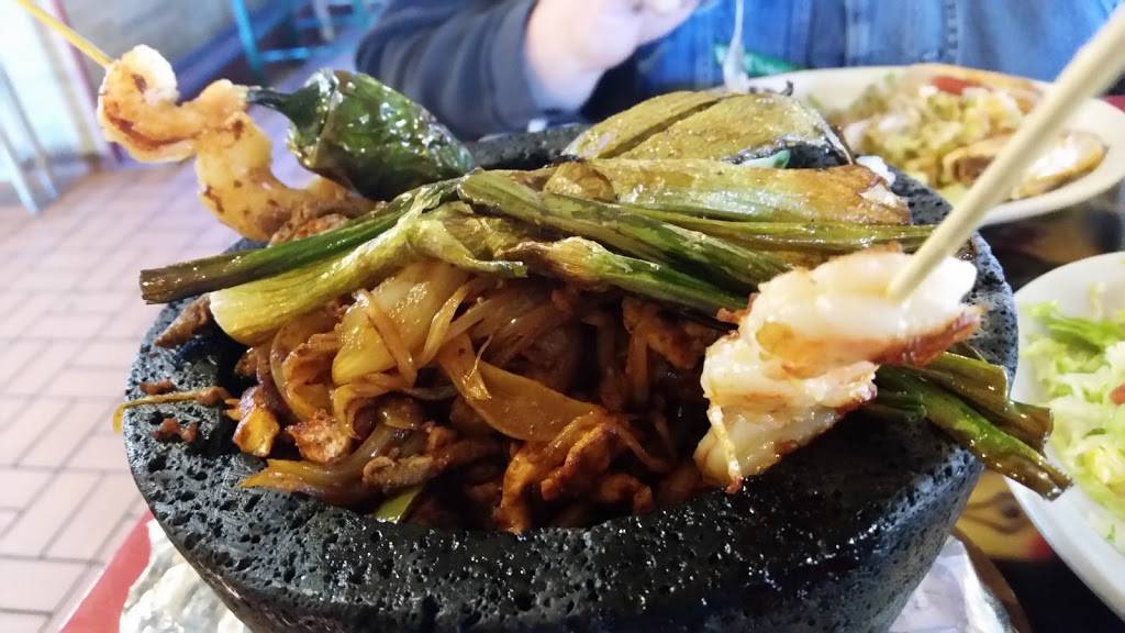 Mezcal 2 Mexican Bar And Grill | restaurant | 1841 Lincoln Way, Clinton, IA 52732, USA | 5632422288 OR +1 563-242-2288