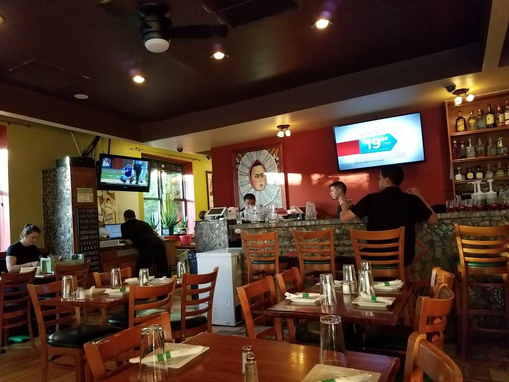 Cocina TARASCAS Mexican Restaurant | restaurant | 2585 N Clark St, Chicago, IL 60614, USA | 7735492595 OR +1 773-549-2595