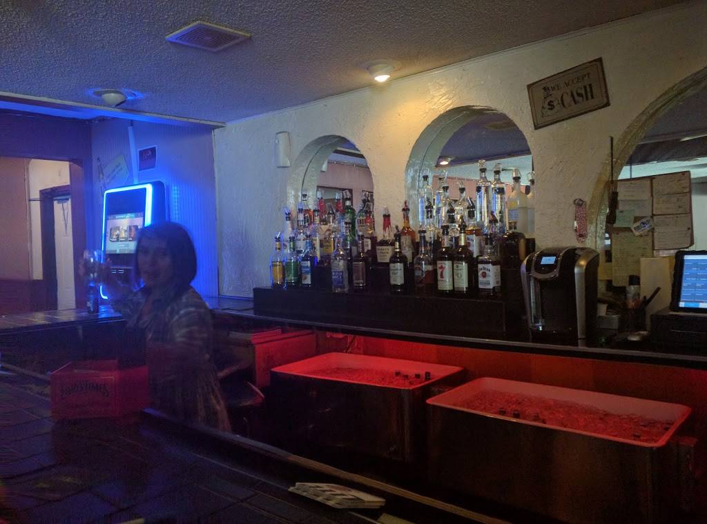 Driftwood Lounge | restaurant | 3535 Clarks River Rd, Paducah, KY 42003, USA | 2705577675 OR +1 270-557-7675