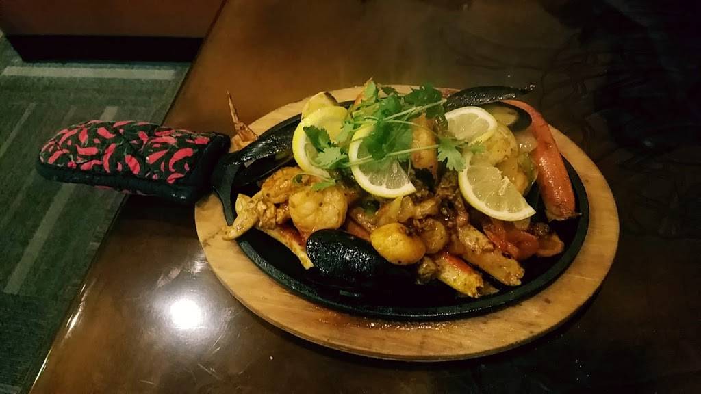 Mi Tierra Family Mexican Restaurant | restaurant | 5500 Old Cheney Rd #4, Lincoln, NE 68516, USA | 4022613221 OR +1 402-261-3221