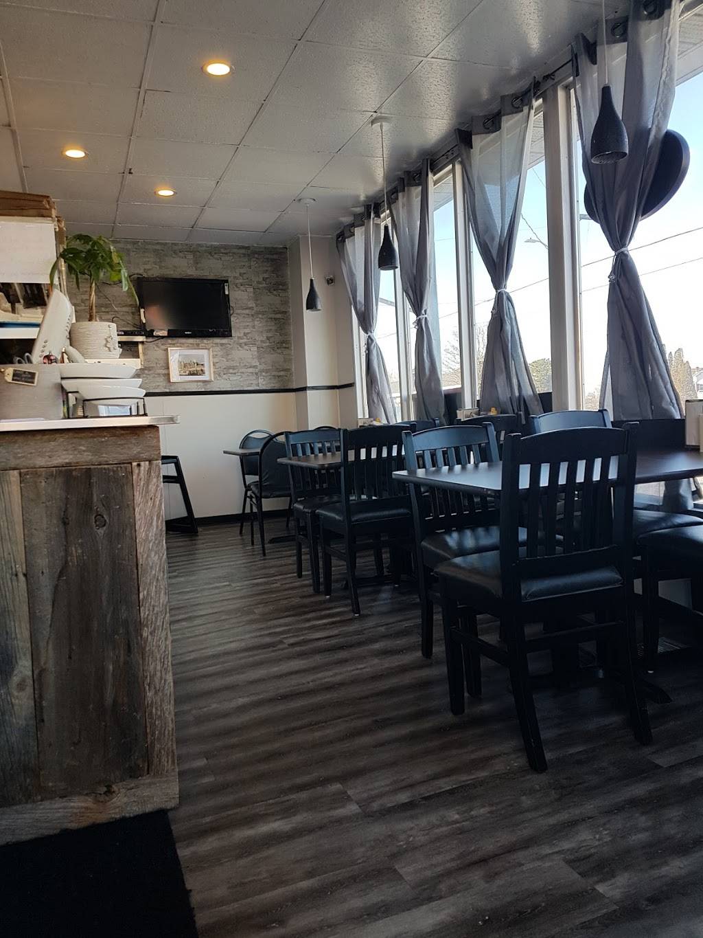 Uncle Archies Grill Inc | restaurant | 804 Simcoe St S, Oshawa, ON L1H 4K6, Canada | 9055760606 OR +1 905-576-0606