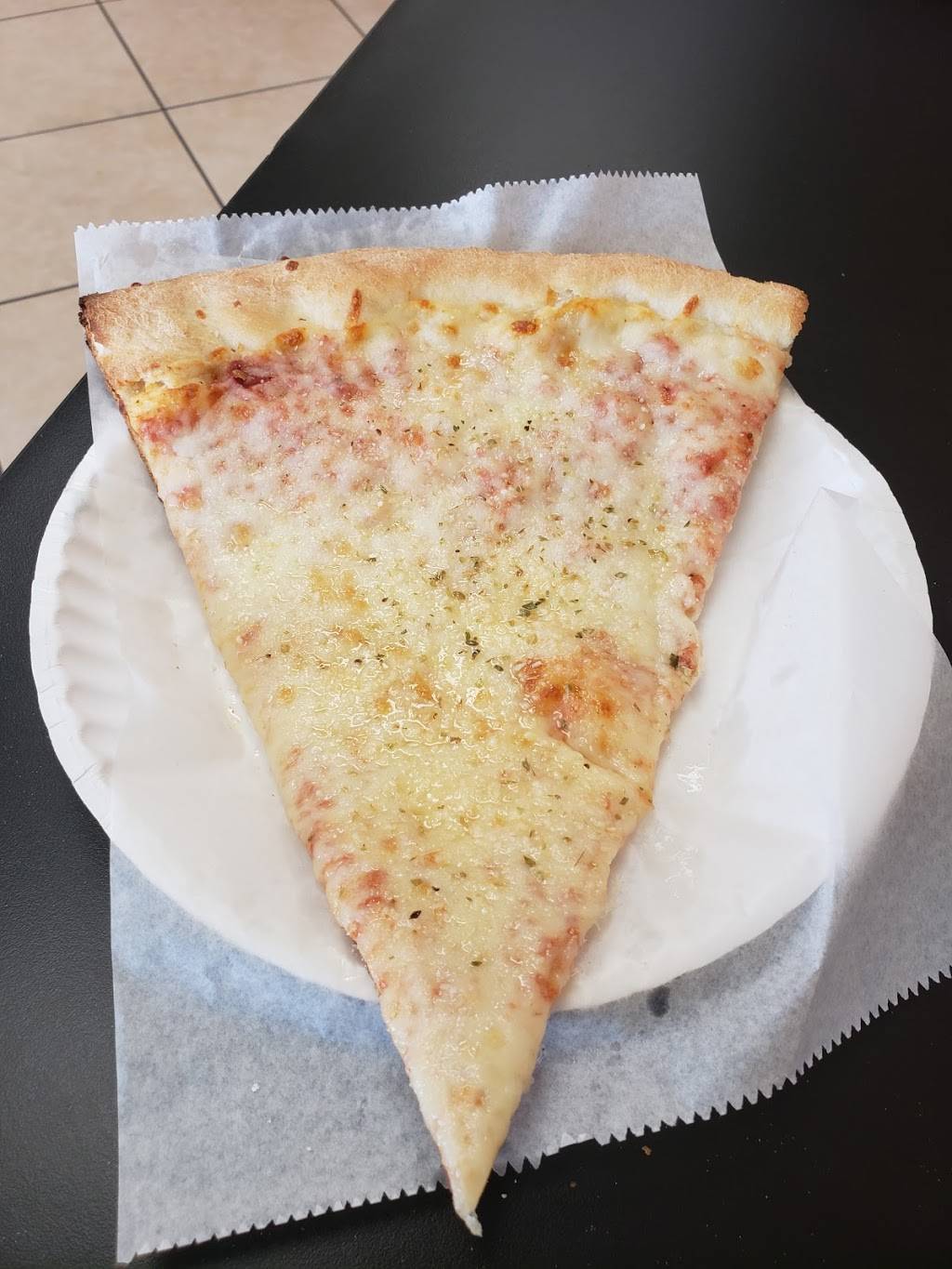 Friendlys Pizza New York Style | restaurant | 2921 S Orlando Dr Suit 162, Sanford, FL 32773, USA | 4076882979 OR +1 407-688-2979