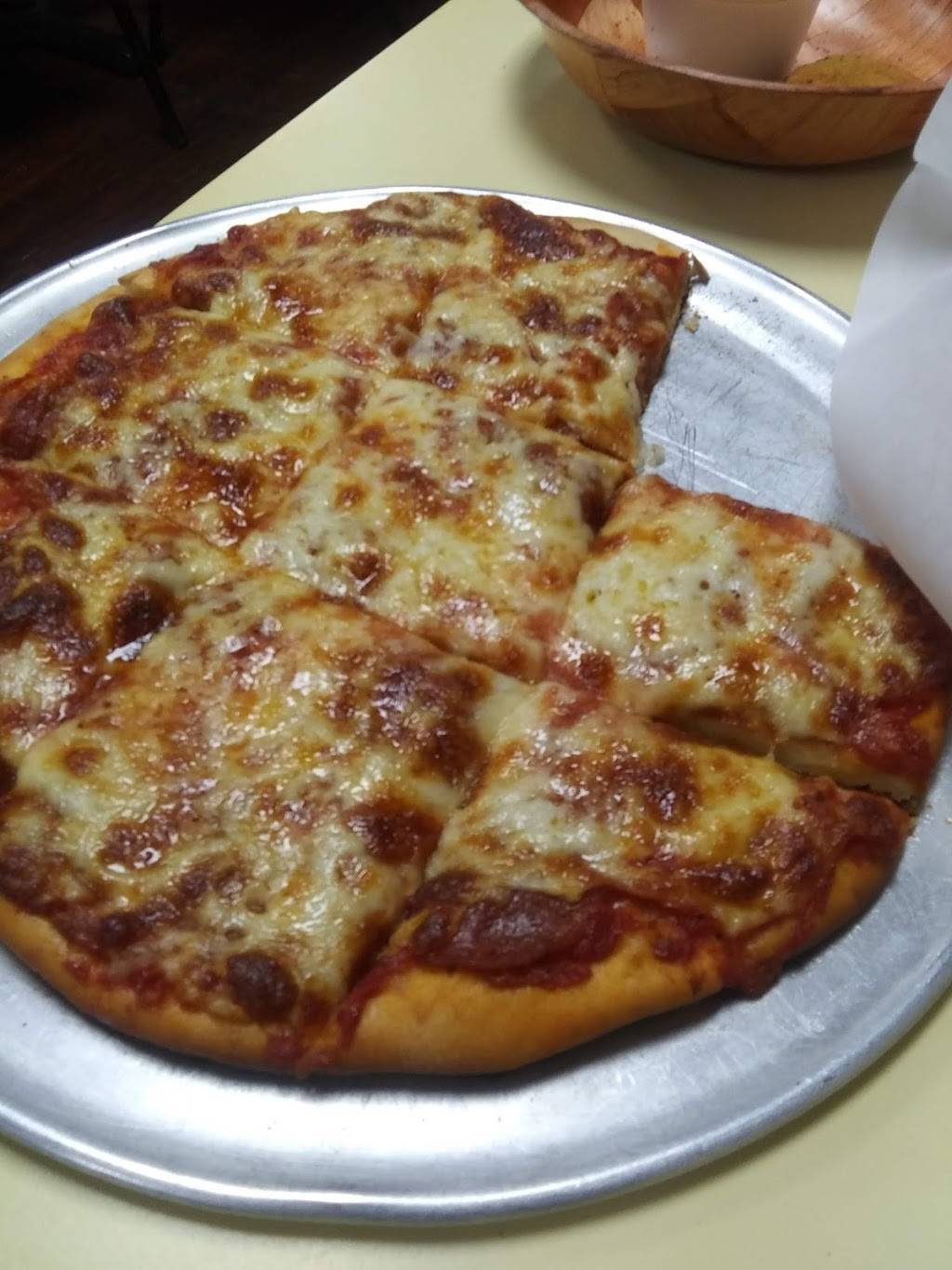 Italian Villa | restaurant | 414 E Park Row St, Henry, IL 61537, USA | 3093642863 OR +1 309-364-2863