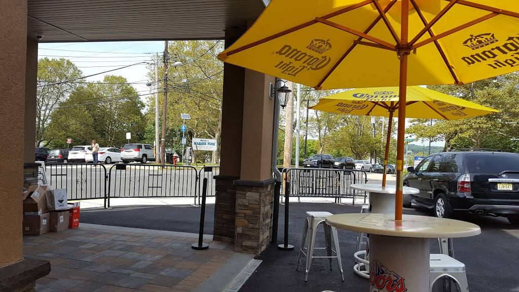 Red Rock Tap + Grill | restaurant | 14 Wharf Ave, Red Bank, NJ 07701, USA | 7327472999 OR +1 732-747-2999