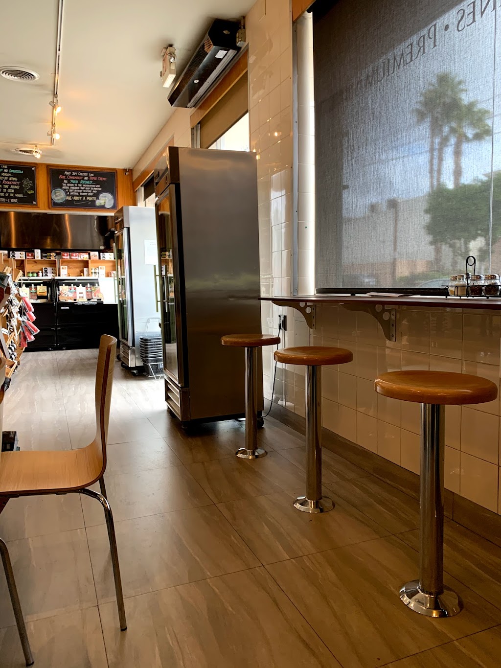 The Oaks Gourmet Market & Cafe | restaurant | 1915 N Bronson Ave, Los Angeles, CA 90068, USA | 3238718894 OR +1 323-871-8894