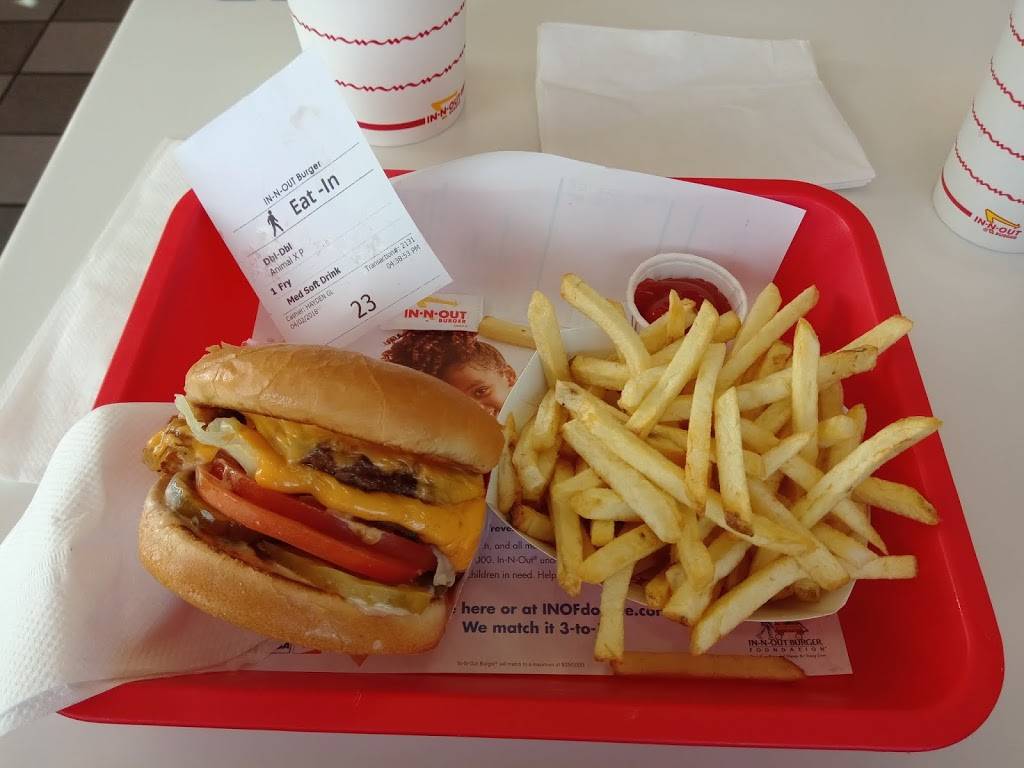 In-N-Out Burger | restaurant | 39697 Avenida Acacias, Murrieta, CA 92563, USA | 8007861000 OR +1 800-786-1000