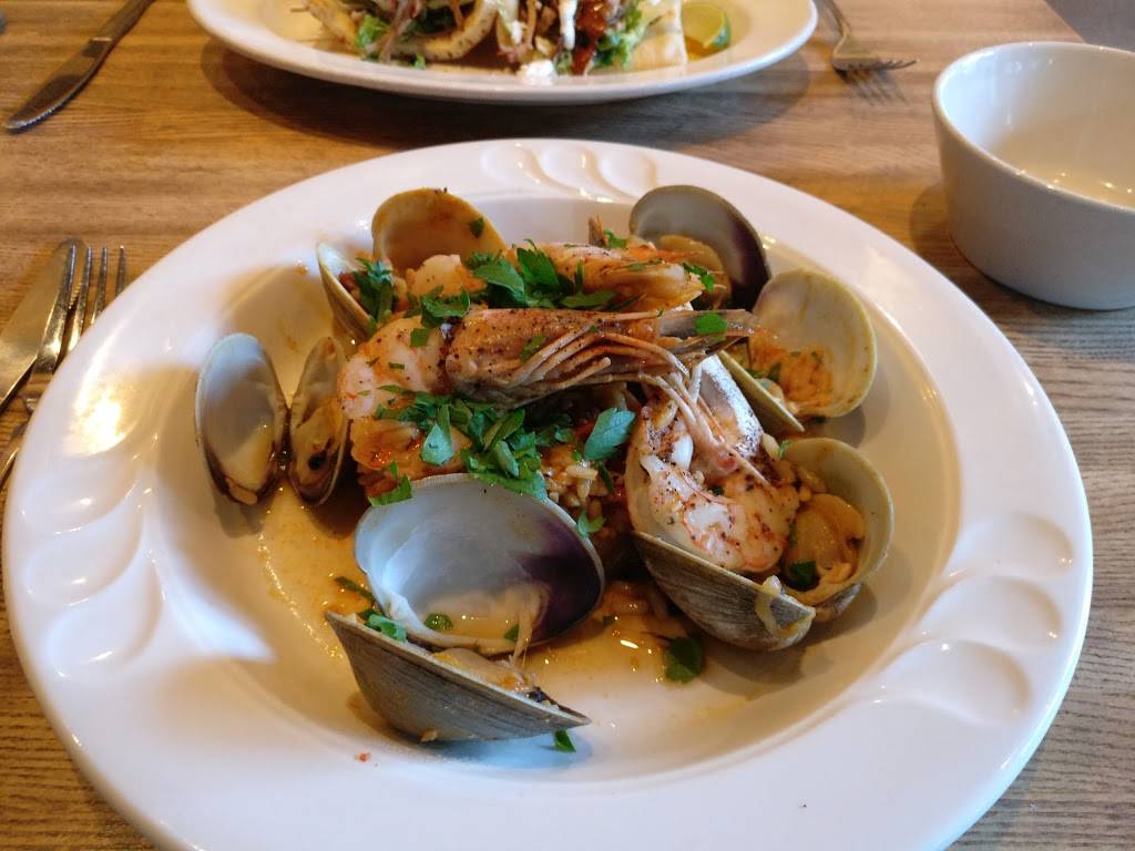 Park Corner Bistro | restaurant | 20 Kennebec Ave # H, Oak Bluffs, MA 02557, USA | 5086969922 OR +1 508-696-9922