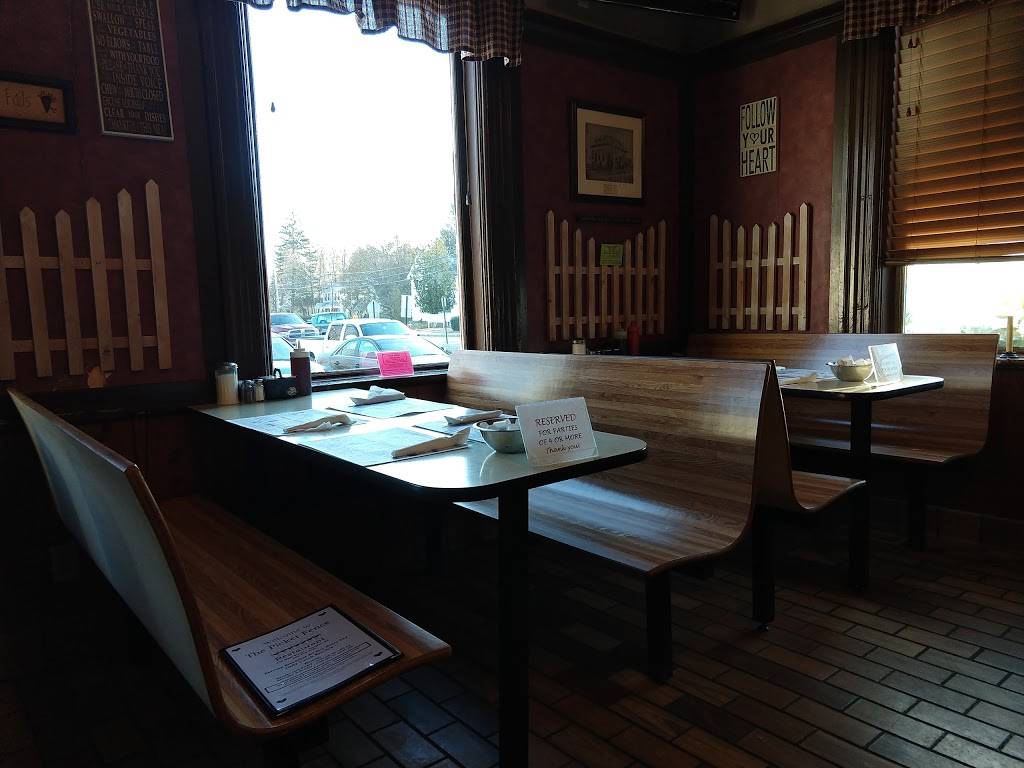 Picket Fence Restaurant | restaurant | 338 NE Main St, Douglas, MA 01516, USA | 5084767990 OR +1 508-476-7990