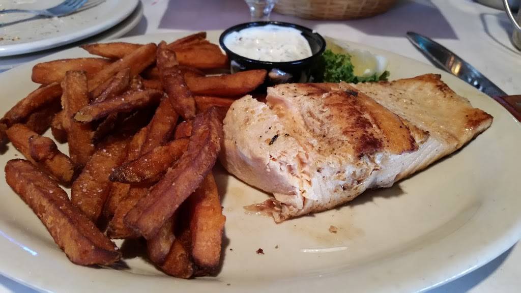 Codys Original Roadhouse | restaurant | 305 SE US Hwy 19, Crystal River, FL 34429, USA | 3527957223 OR +1 352-795-7223