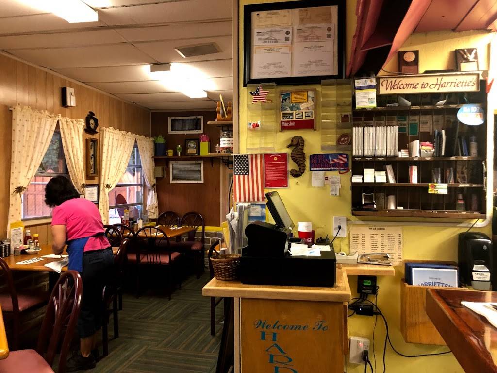 Harriettes Restaurant | restaurant | 95710 Overseas Hwy, Key Largo, FL 33037, USA | 3058528689 OR +1 305-852-8689