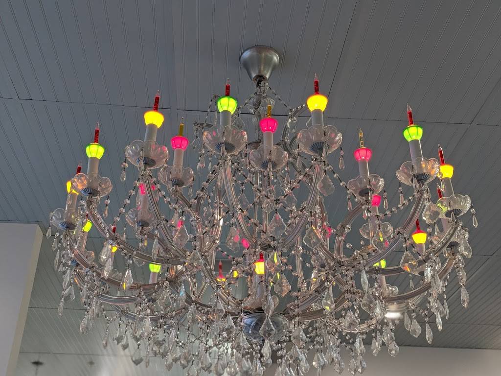 Red’s Giant Hamburg | restaurant | 2301 W Sunshine St, Springfield, MO 65807, USA | 4178657337 OR +1 417-865-7337