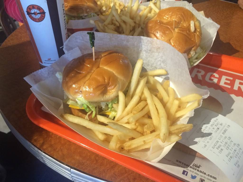 A&W Restaurant | restaurant | 8200 Vineland Ave #1169, Orlando, FL 32821, USA | 4072399931 OR +1 407-239-9931