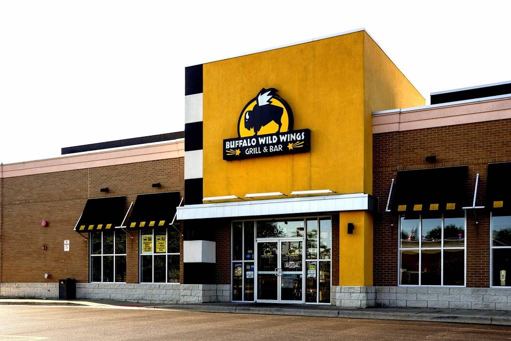 Buffalo Wild Wings | restaurant | 5755 Northwest Hwy, Crystal Lake, IL 60014, USA | 8153560333 OR +1 815-356-0333