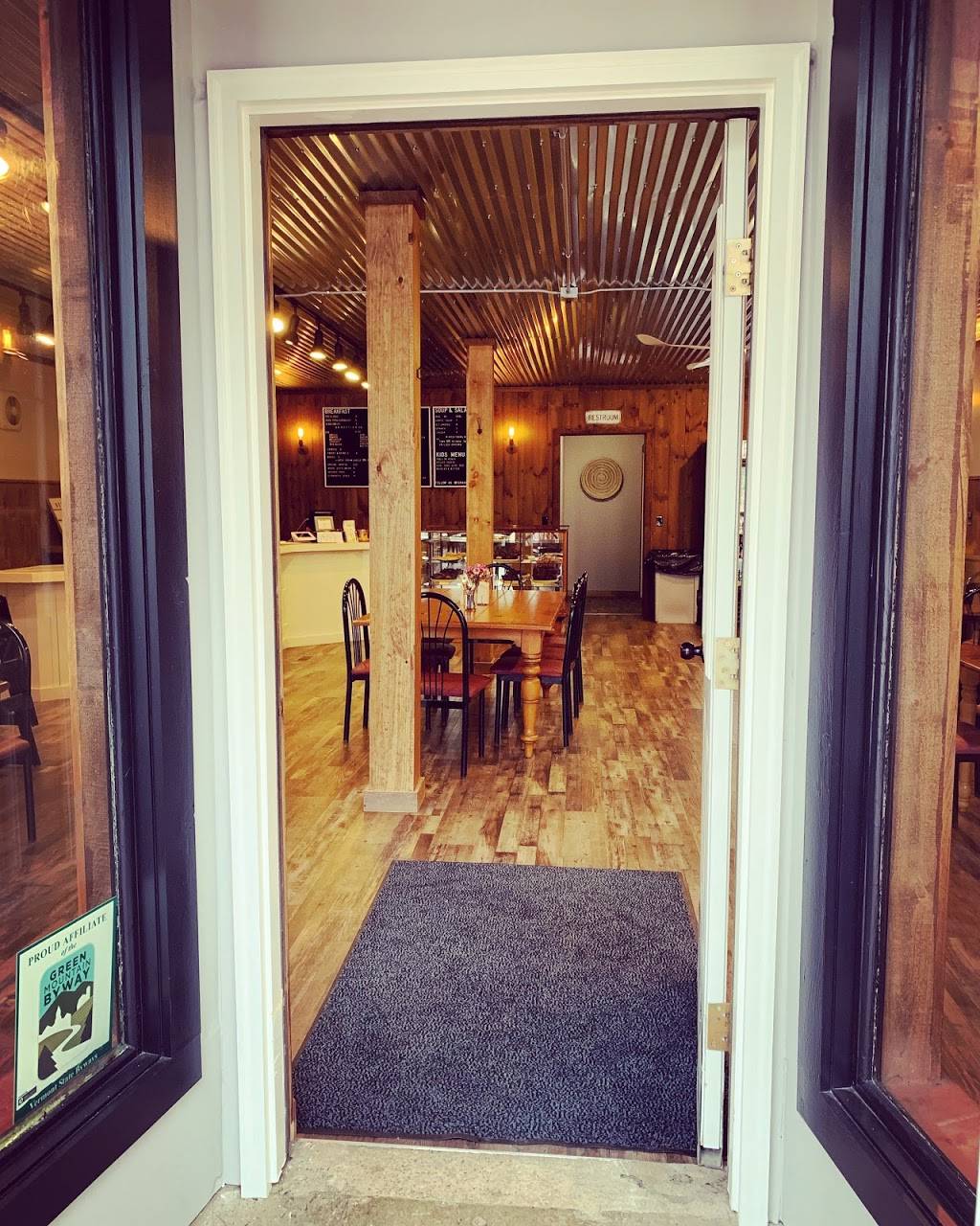 Fork and Gavel | restaurant | 246 Main St, Hyde Park, VT 05655, USA | 8025217910 OR +1 802-521-7910