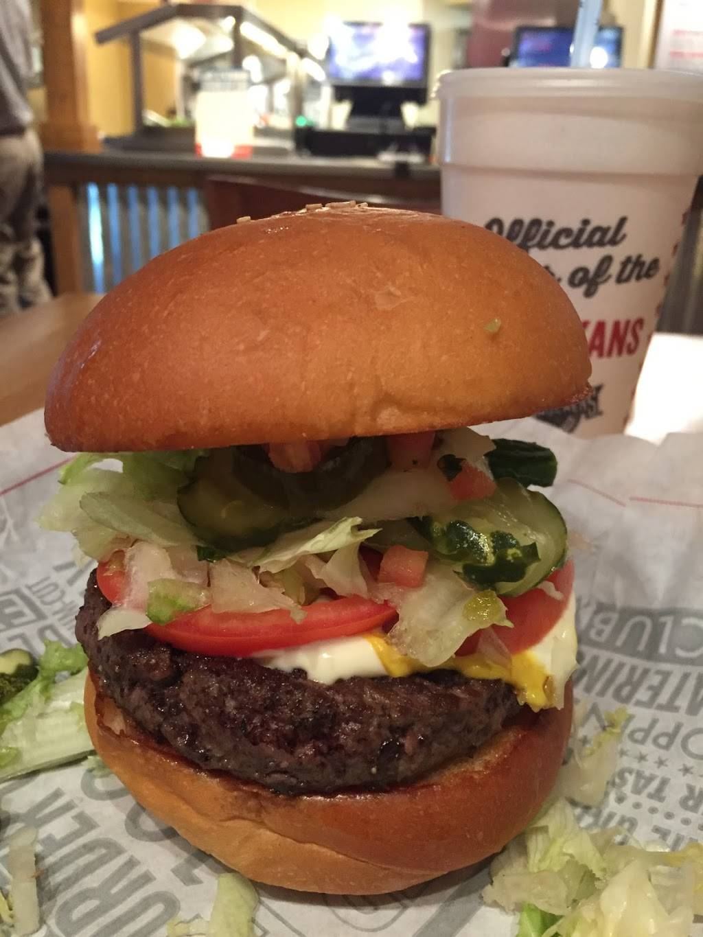 Fuddruckers | restaurant | 1100 Louisiana St a080, Houston, TX 77002, USA | 7135881769 OR +1 713-588-1769