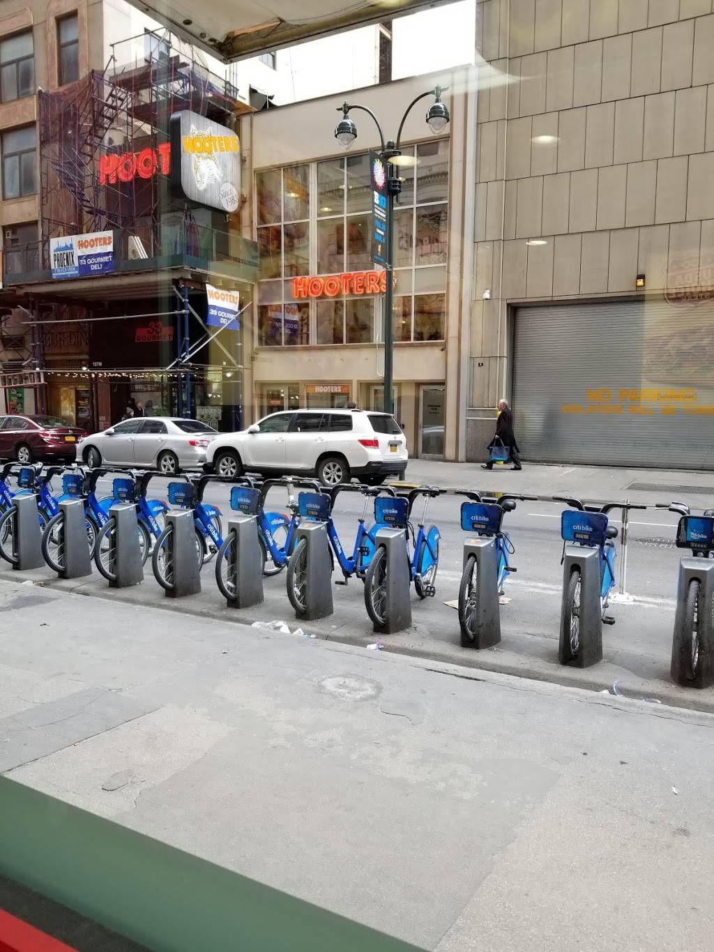 Charleys Philly Steaks | restaurant | 401 7th Ave, New York, NY 10001, USA | 2129676782 OR +1 212-967-6782