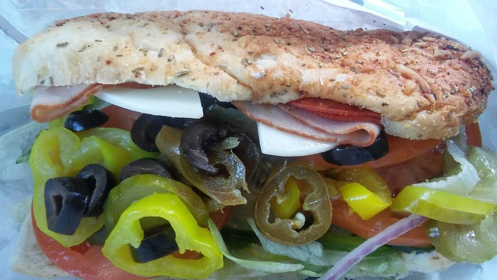 Subway Restaurants | restaurant | 118 W 10th St B, Tracy, CA 95376, USA | 2098352006 OR +1 209-835-2006