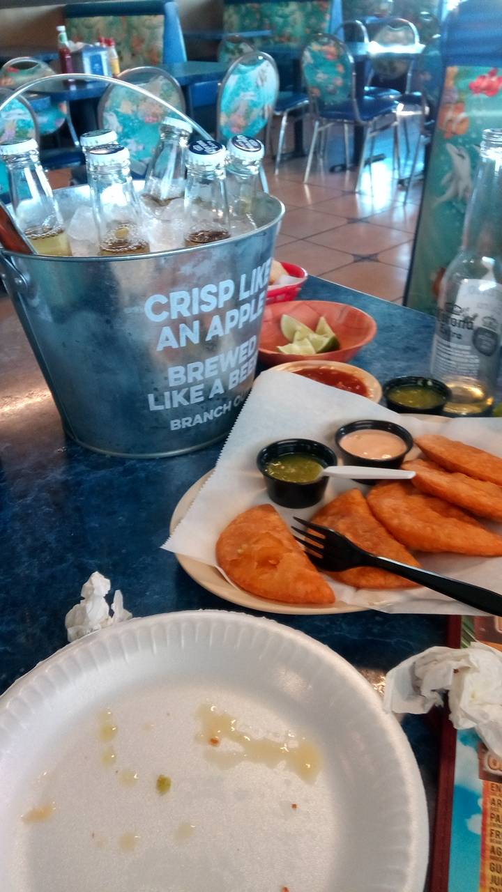 Las Islas Marias | restaurant | 502 S D St, Perris, CA 92570, USA | 9516572636 OR +1 951-657-2636