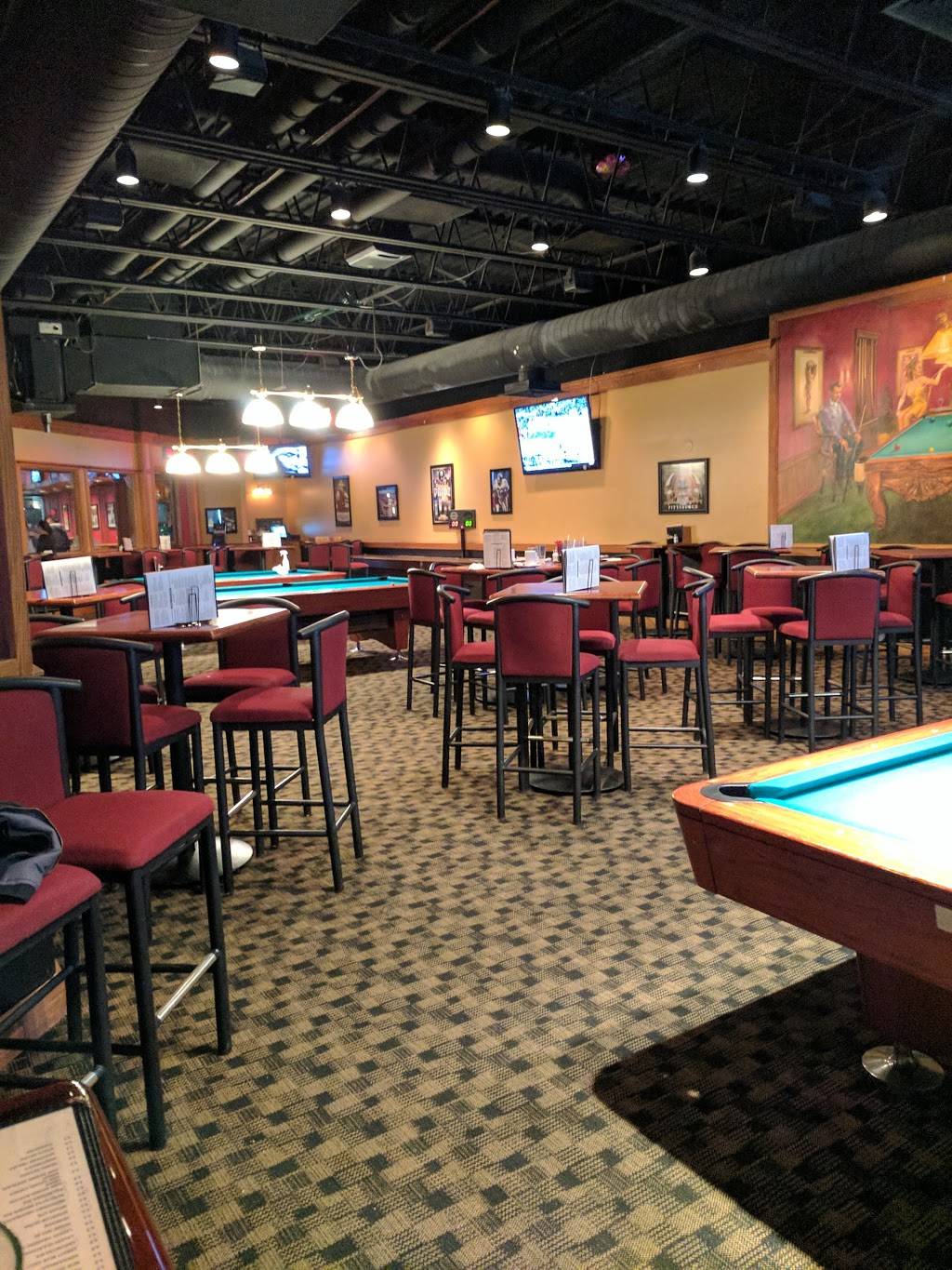 Fox & Hound | restaurant | 250 Millcreek Mall, Erie, PA 16565, USA | 8148645589 OR +1 814-864-5589