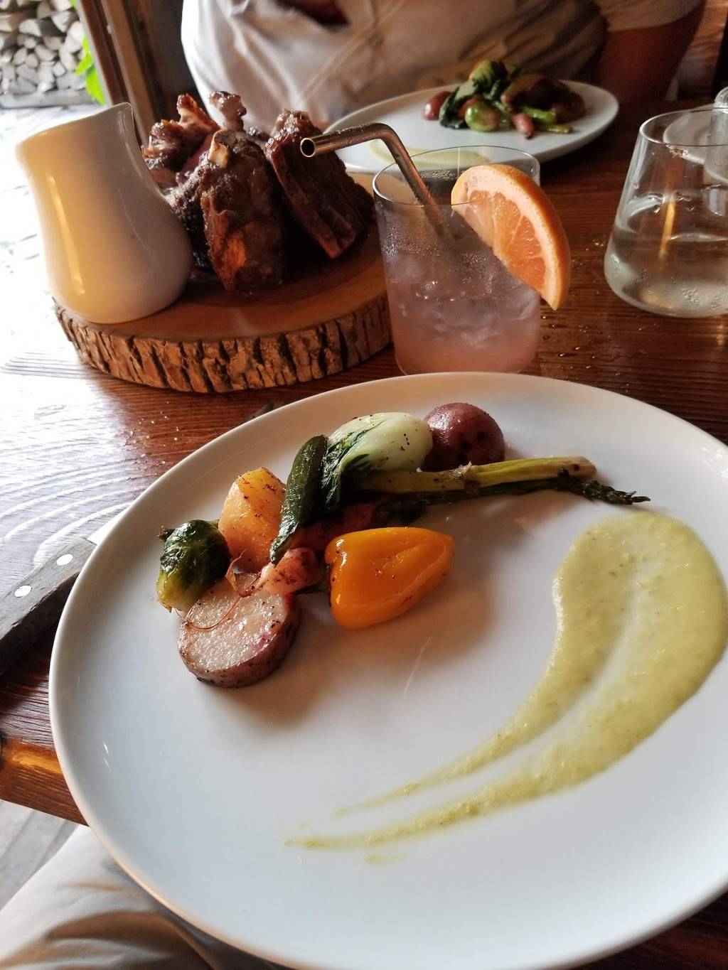 Le Rustique Bar et Restaurant | restaurant | 1993 Chemin du Lac Supérieur, Lac-Supérieur, QC J0T 1P0, Canada | 8197130445 OR +1 819-713-0445