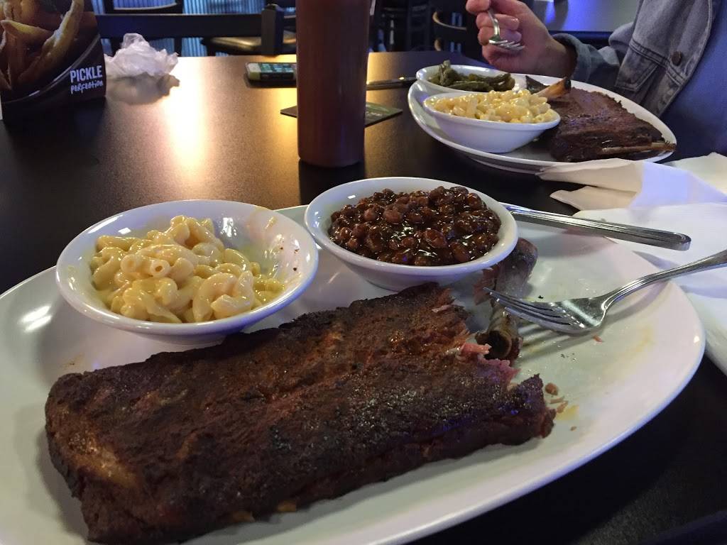 Smokehouse Bar & Grill | restaurant | 708 W Race St, Kingston, TN 37763, USA | 8652488026 OR +1 865-248-8026