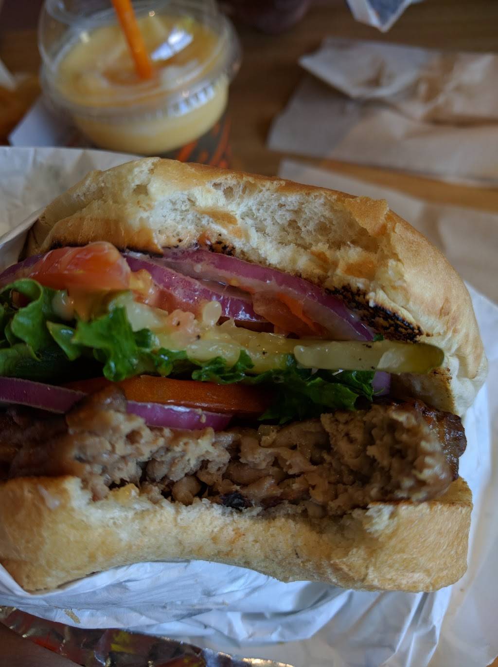 Harveys | restaurant | 6430 Erin Mills Pkwy, Mississauga, ON L5N 3P3, Canada | 9058580809 OR +1 905-858-0809