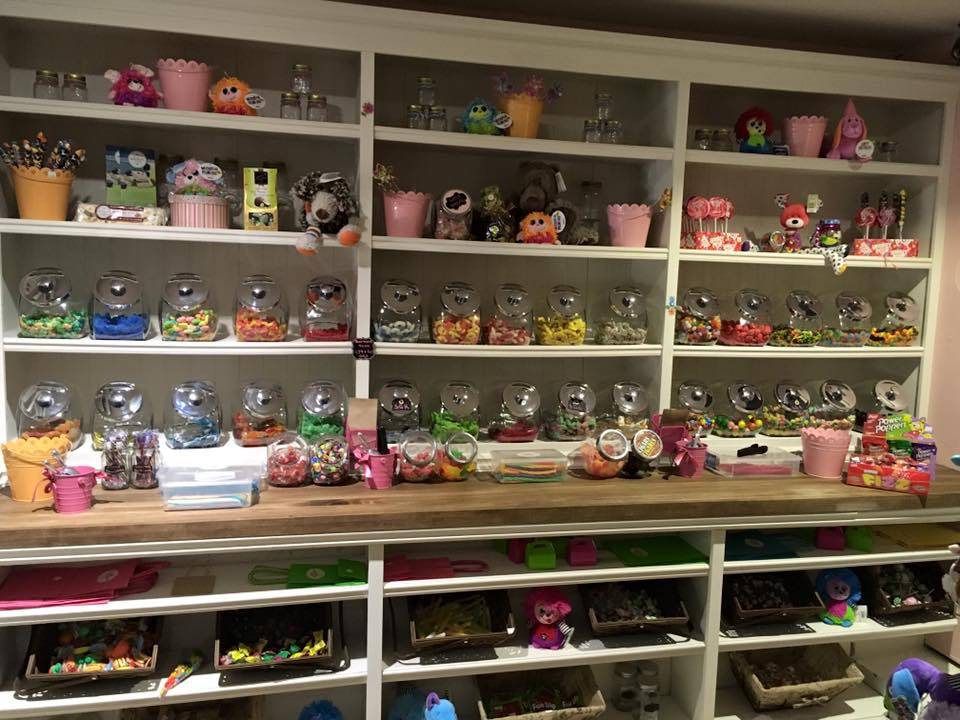 Pizzeria-Crèmerie-Café Les Délices Royales | restaurant | 6395 Ave Royale, LAnge-Gardien, QC G0A 2K0, Canada | 4184061746 OR +1 418-406-1746