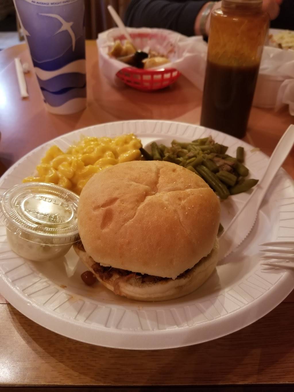 Log Cabin Barbecue | restaurant | 11672 Spotswood Trail, Elkton, VA 22812, USA | 5402899400 OR +1 540-289-9400