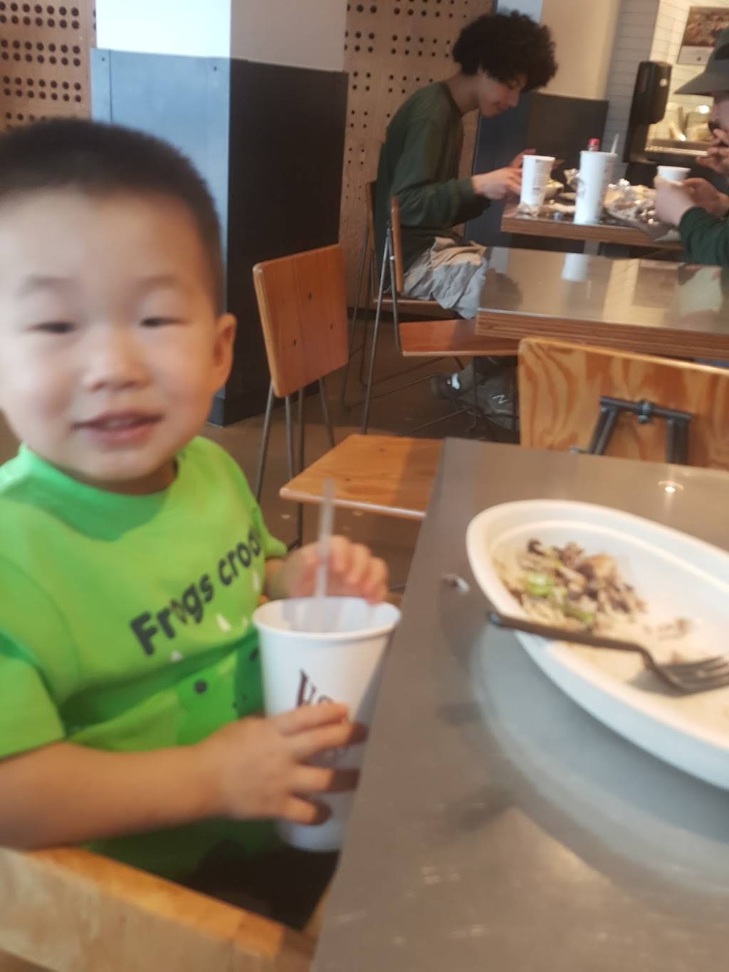 Chipotle Mexican Grill | restaurant | 6707 Old Dominion Dr Ste 110, McLean, VA 22101, USA | 5715331815 OR +1 571-533-1815