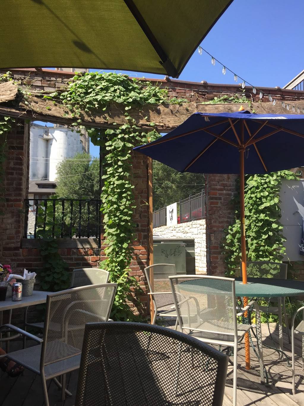 State Street Market | restaurant | 208 State St, Alton, IL 62002, USA | 6184628800 OR +1 618-462-8800