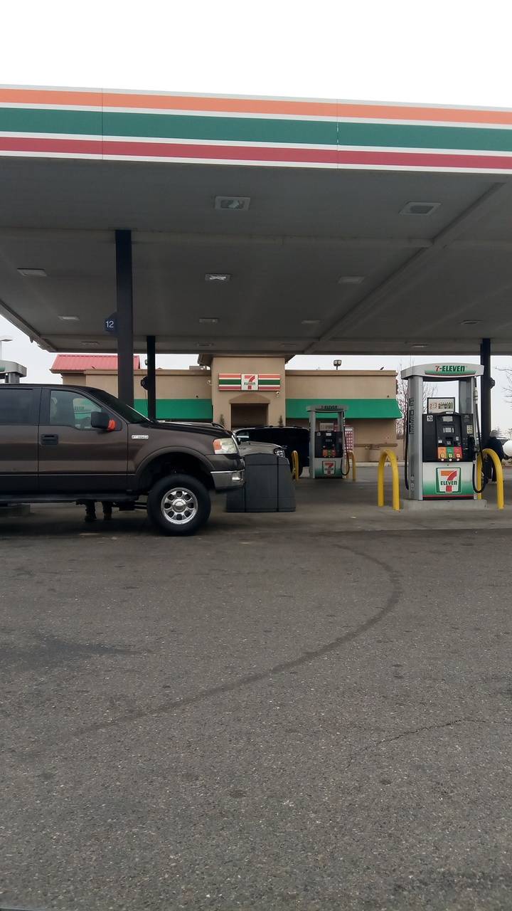 7-Eleven | bakery | 9510 Stephens St, Delhi, CA 95315, USA | 2096323501 OR +1 209-632-3501