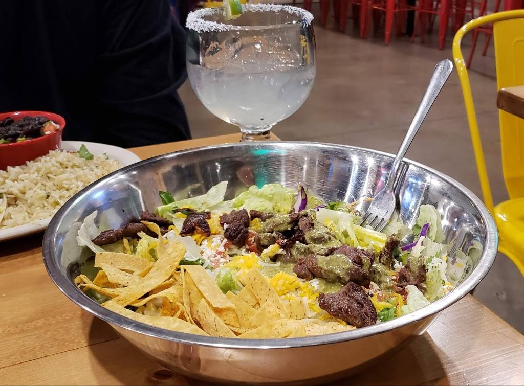 Fuzzys Taco Shop | restaurant | 205 E Nifong Blvd Suite 200, Columbia, MO 65203, USA | 5738182233 OR +1 573-818-2233