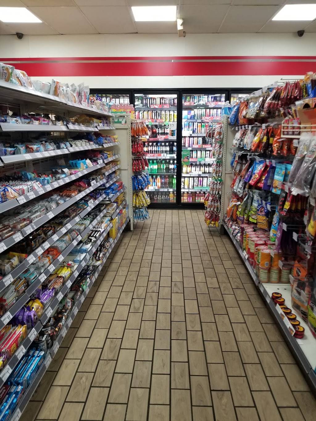 7-Eleven | bakery | 711 Broadway, Massapequa, NY 11758, USA | 5167952686 OR +1 516-795-2686