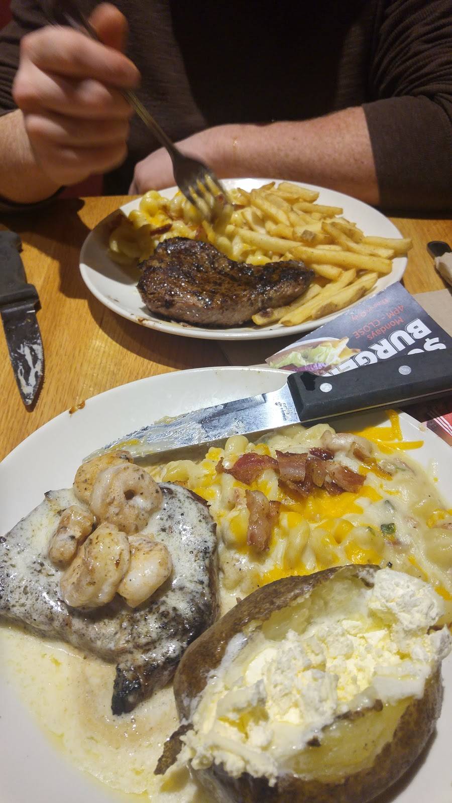 Applebees Grill + Bar | restaurant | 1921 Vaughn Rd, Wood River, IL 62095, USA | 6182581051 OR +1 618-258-1051