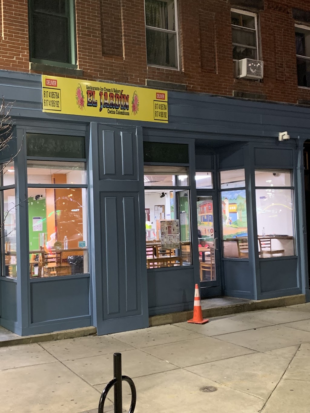 El jardín Restaurant & Bakery | restaurant | 15 Central Square, Boston, MA 02128, USA | 6174185784 OR +1 617-418-5784