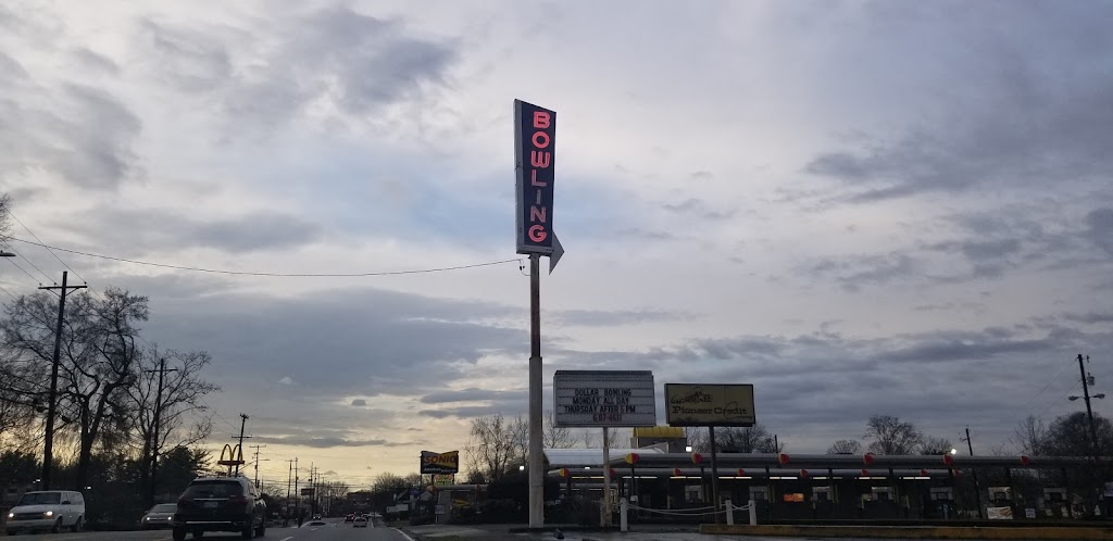 Strike & Spare Fountain Lanes | restaurant | 3315 N Broadway, Knoxville, TN 37917, USA | 8656874611 OR +1 865-687-4611