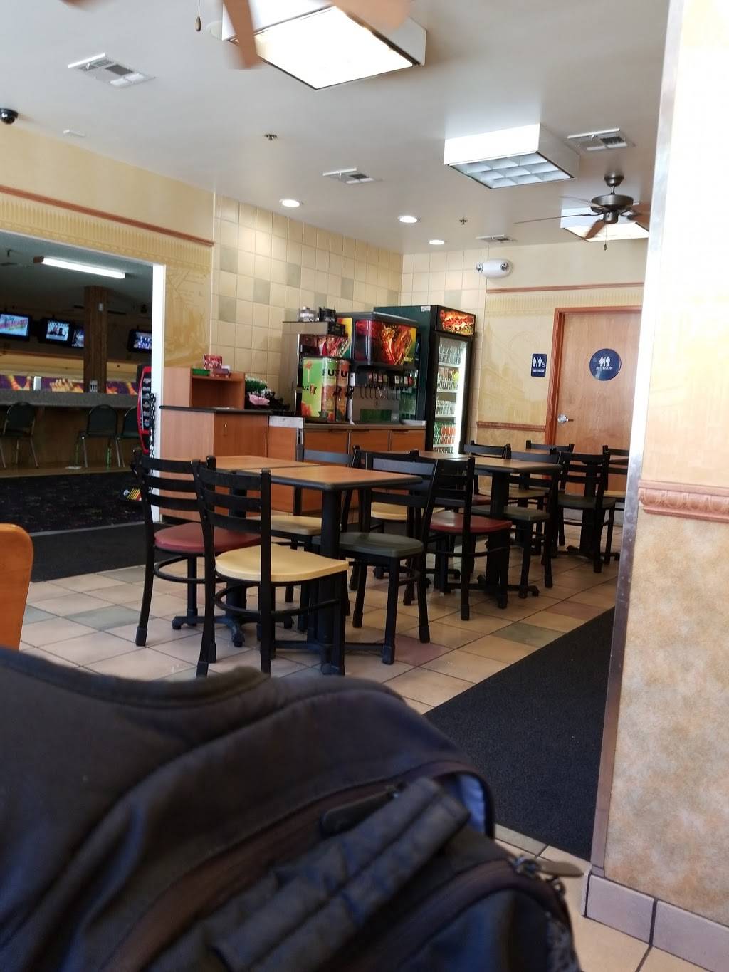 Subway | restaurant | 23991 Lake Dr, Crestline, CA 92325, USA | 9093385551 OR +1 909-338-5551