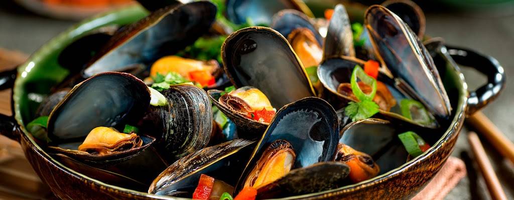 Caloura Bar & Grill | restaurant | 468 Rogers Rd, York, ON M6M 1B1, Canada | 6477483044 OR +1 647-748-3044