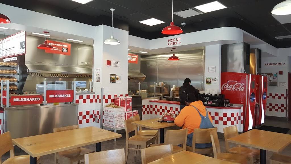 Five Guys | meal takeaway | 6477 N Sheridan Rd, Chicago, IL 60626, USA | 7732629810 OR +1 773-262-9810